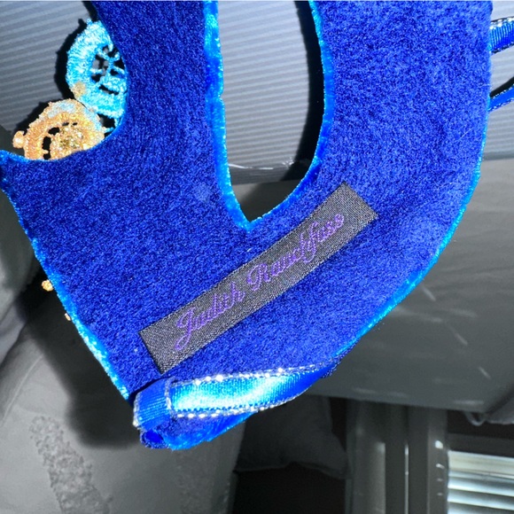 Cirque Du Soleil Mask by Judith Rauchfuss - Picture 14 of 14